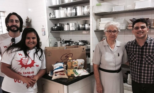 Curso de Engenharia Agronômica entrega alimentos arrecadados para o Recanto Passionista de Bebedouro